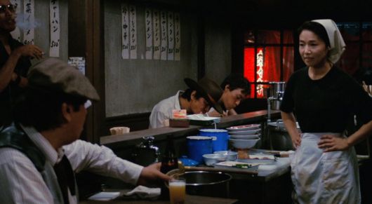 영화 '담뽀뽀'의 주연인 미야모토 노부코(오른쪽)은 이타미 주조 감독의 아내입니다. 그의 모든 작품에 출연했어요./디스테이션