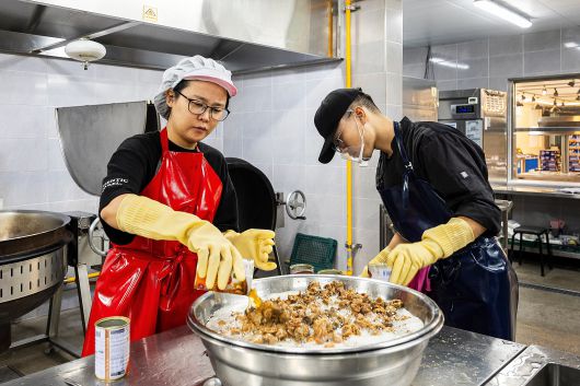 쫄면에는 역시 골뱅이다. /양수열 영상미디어 기자