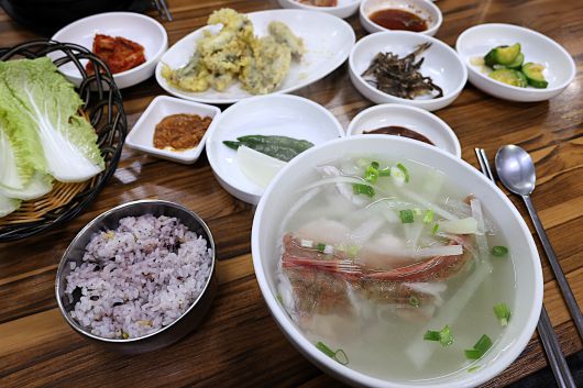 제주 장대국이 차려진 밥상.