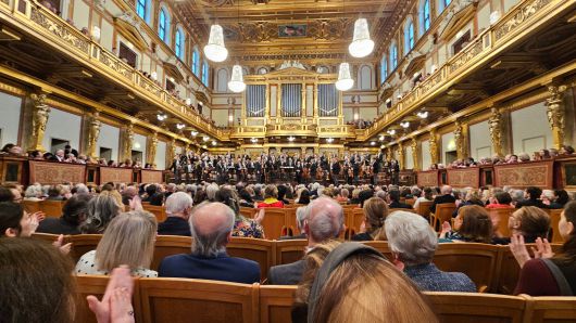 지난 2월 빈 무지크페라인에서 열린 빈 필 콘서트. 리카르도 무티가 슈베르트 교향곡 C장조 '그레이트'를 지휘해 호평을 받았다./김기철