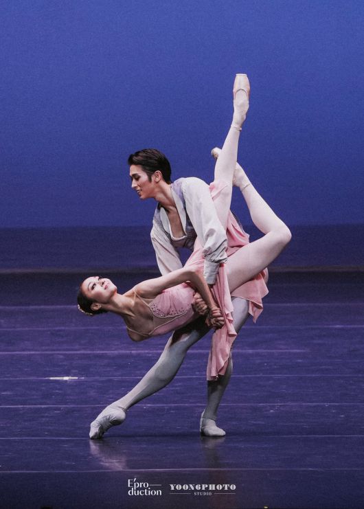 마린스키 발레의 두 퍼스트 솔리스트 전민철과 메이 나가히사의 '차이콥스키 파드되' 공연.  /YOON6PHOTO