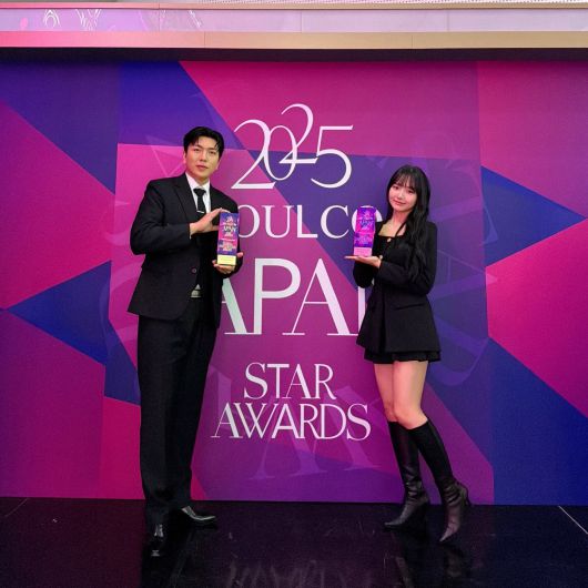 ‘2025 서울콘 에이판 스타 어워즈’에서 글로벌 인플루언서상을 수상한 김프로와 유백합. /인스타그램