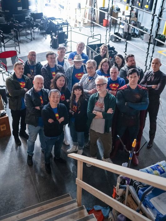 지난해 개봉한 할리우드 영화 '수퍼맨' 촬영장에서 제작진과 함께 선 짐 리(맨 앞 왼 쪽). /인스타그램