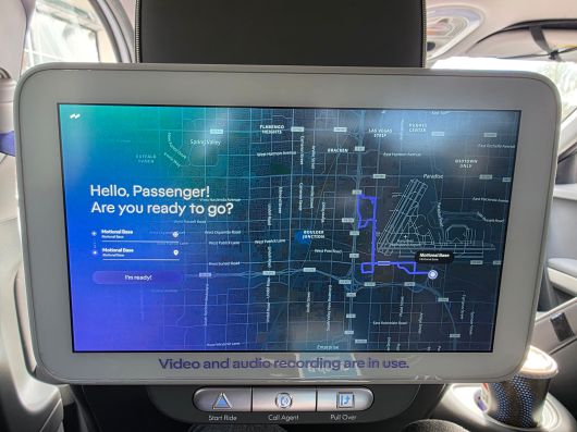 지난 8일(현지 시각) 미국 라스베이거스에서 모셔널의 자율주행 로보택시 아이오닉5 주행 체험을 시작하기 전 화면. 이날 주행 경로가 화면에 표시돼있다./이정구 기자
