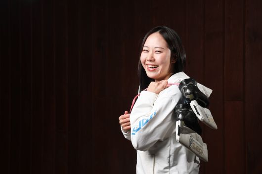 6일 서울 노원구 태릉국제빙상장 앞에서 스피드스케이팅 매스스타트 박지우 선수가 2026밀라노동계올림픽 출전 각오를 다지며 인터뷰 포즈를 취하고 있다. / 고운호 기자