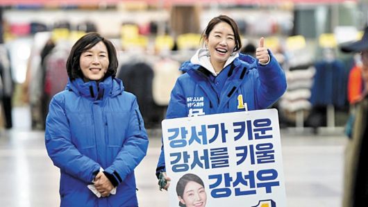 2024년 2월 28일 서울 강서구 까치산역에서 강선우 후보와 김경이 함께 선거운동을 하고 있는 모습 / 강선우 의원 블로그