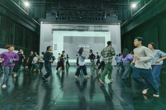 900여 명 지원자 가운데서 ‘연극내일 프로젝트’에 선발된 배우 30명은 12일부터 사흘간 프로덕션, 연기, 움직임 등 ‘실전형’ 교육 훈련을 받았다. /한국문화예술위원회