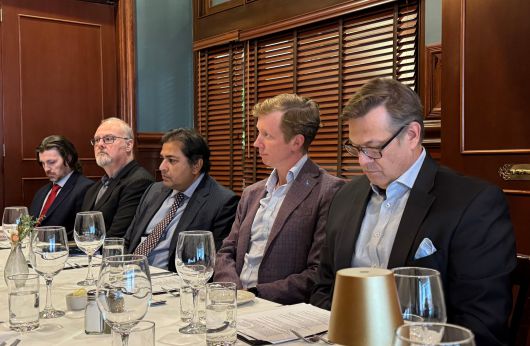 14일 워싱턴 DC에서 열린 경쟁 정책, 디지털·정보 기술(IT) 업계 관계자 간담회에서 패널들이 발언을 하고 있다. 나이절 코리 아시아정책연구소(NBR) 비상근 펠로, 샨커 싱엄 컴페테레재단 회장, 모건 리드 미국 앱협회 대표, 조셉 코니글리오 정보기술혁신재단(ITIF) 시니어 디렉터가 패널로 참석했고 이날 행사는 '채텀하우스 룰'에 따라 진행됐다. /워싱턴=김은중 특파원