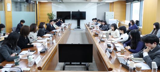 최교진 교육부 장관이 지난달 서울역 인근 회의실에서 열린 대학 등록금 관련 총학생회단체 간담회에서 발언을 하고 있다. /교육부