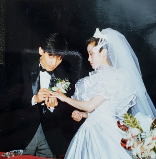 안성기와 오소영씨 결혼식 장면. 두 사람은 1985년 5월9일 명동성당에서 혼배 미사를 드렸다./오소영씨 제공