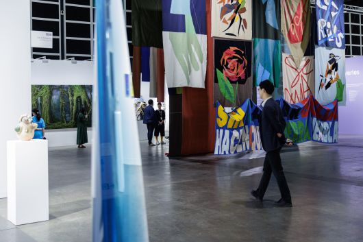 지난해 3월 홍콩컨벤션센터에서 2025 아트바젤 홍콩'이 열리는 모습. /아트바젤