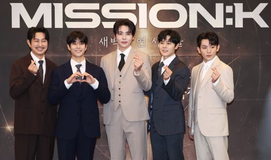 지난 5일 서울 중구 프레스센터에서 열린 뮤지컬 콘서트 '더 미션:K' 기자간담회에 참석한 배우들. 왼쪽부터 서범석, MJ, 재윤, 김동준, 리키. /연합뉴스