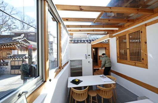 이번에 공급되는 한옥 중 가장 큰 규모로 '3대 이상 대가족'에 해당하는 신청자를 우선 선정하는 종로구 원서동 4호 공공 한옥 모습. /연합뉴스