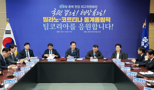 더불어민주당 정청래 대표가 23일 충북 진천 국가대표선수촌에서 열린 현장 최고위원회의에 참석해 발언하고 있다. 이날 최고위에 이언주·강득구·황명선 최고위원은 불참했다. /연합뉴스