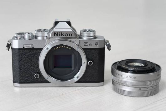 니콘 Z fc는 니콘 Z마운트며, APS-C에 해당하는 DX 포맷이 적용돼있다. 출처=IT동아