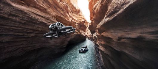 DJI 아바타로 고속 비행을 즐기는 모습. 출처 = DJI