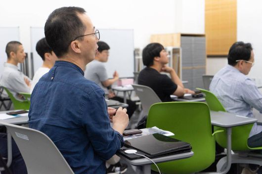 한 교육생이 강의를 듣고 있다. 출처=IT동아