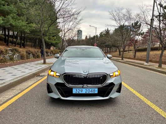BMW i5 eDrive40 M 스포츠 프로 정면부 / 출처=IT동아