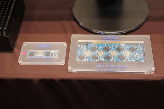딥엑스의 AI 가속기 DX-M1과 서버용 DX-H1은 올해 양산을 시작해, 내년부터 본격 매출이 예상된다 / 출처=IT동아
