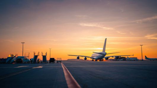 유심 교체가 필요한 경우, 출국 시간을 고려해 평소보다 여유 있게 공항을 방문해야 하도록 권장된다 / 출처=셔터스톡