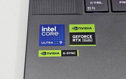 인텔 코어 울트라 9 285H 프로세서 및 엔비디아 지포스 RTX 5080 그래픽카드를 탑재했으며 엔비디아 스튜디오 드라이버도 정식 지원한다 / 출처=IT동아