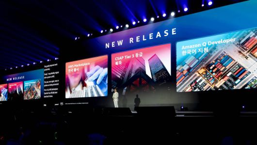AWS는 올해 마켓플레이스 한국 출시, CSAP 하 등급 취득, 아마존 Q 디벨로퍼 한국어 등의 소식을 전한 바 있다 / 출처=IT동아