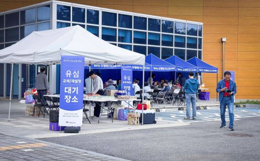 5월 19일 전남 신안군 신안국민체육센터에서 진행된 찾아가는 서비스 모습 / 출처=SKT