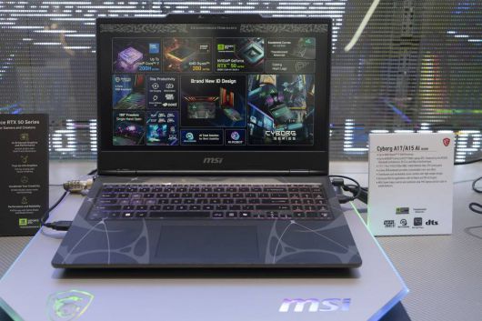 메인스트림 급 PC에 해당하는 MSI 사이보그 A17/15 AI / 출처=IT동아