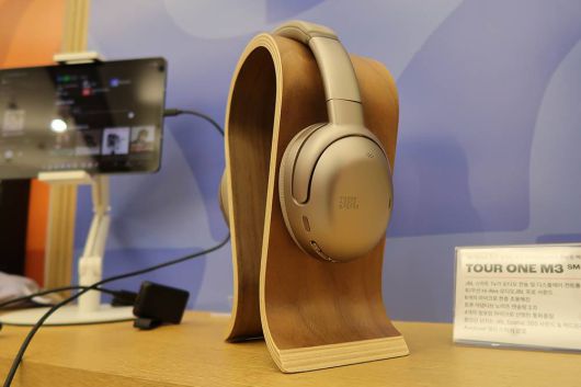 투어 원 M3는 다양한 편의 기능을 지원한다 / 출처=IT동아