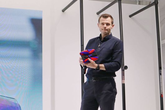 다이슨 신제품을 소개하는 톰 무디(Tom Moody) 다이슨 홈 부문 글로벌 총괄 / 출처=IT동아