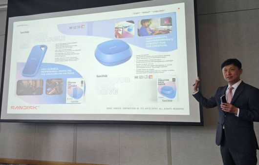 외장하드를 대체하는 ‘크리에이터 프로 포터블 SSD(왼쪽)'과 그리고 ‘크리에이터 데스크 드라이브(오른쪽) / 출처=IT동아