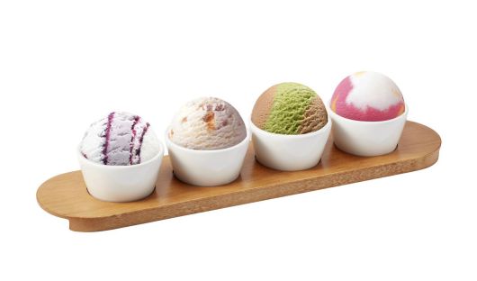 배스킨라빈스 청담점에서만 판매하는 AI 추천 샘플러는 전용컵에 담아 제공한다 / 출처=SPC