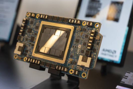 이번에 AMD가 발표한 AMD 인스팅트 MI350 AI 가속기 / 출처=IT동아