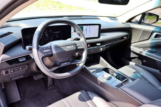 신형 K8 3.5 리터 LPi 실내 / 출처=IT동아