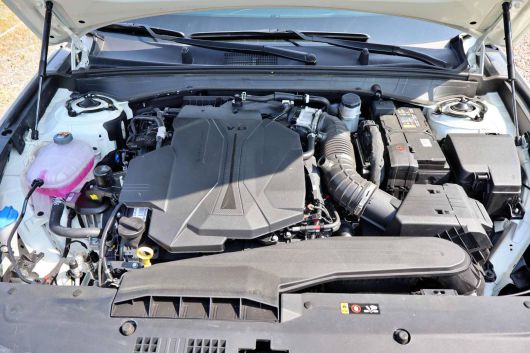 신형 K8 3.5 리터 LPi 엔진룸 / 출처=IT동아