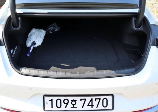 신형 K8 3.5 리터 LPi 트렁크 / 출처=IT동아