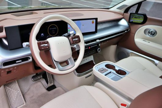 아이오닉 9 실내 / 출처=IT동아