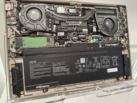 젠북 A14의 내부 구조 / 출처=IT동아