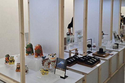 다양한 아이템이 마련된 '굿즈샵'/ 출처=IT동아