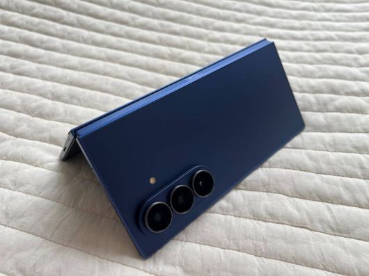 갤럭시 Z 폴드7에는 3세대 아머 플렉스힌지를 적용한 것이 특징이다 / 출처=IT동아