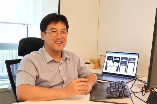 퀀팃의 주요 솔루션과 글로벌 진출 성과에 대해 설명하는 한덕희 대표 / 출처=IT동아