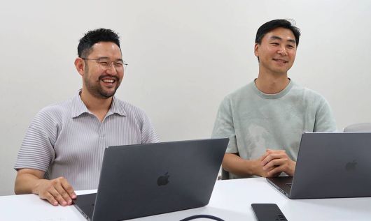 펄스애드와 통합 광고 솔루션에 대해 소개하는 윤거성 대표(좌)와 최세윤 CTO / 출처=IT동아