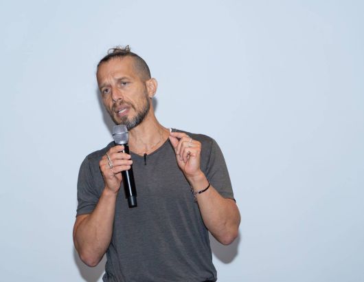 9월 17일 서울 용산구에 위치한 그랜드 하얏트 서울에서 버넷 교수가 기자들과 인터뷰를 진행하고 있다 / 출처=개인정보보호위원회 대변인실