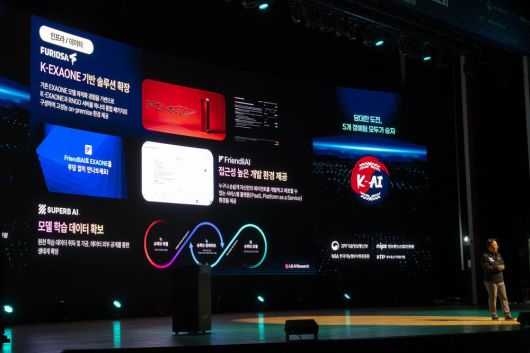 아울러 K-엑사원과 퓨리오사AI의 신경망 처리 장치 ‘RNGD’를 결합한 패키지를 출시하고, 프렌들리 AI를 통해 무료로 K-엑사원을 배포하겠다고도 했다 / 출처=IT동아