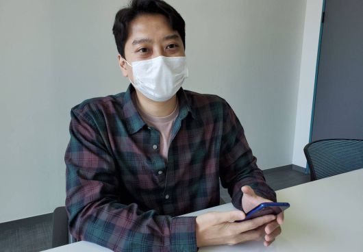 '지구를 지켜라!'에 대해 설명 중인 조희재 대표