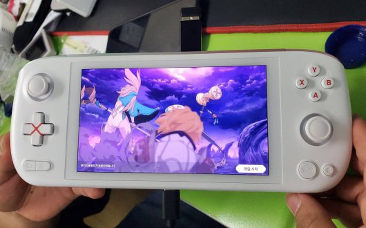 PC 기반의 휴대용 게임기