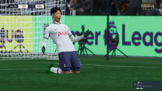 파워슛 성공 후 세레모니 중인 손흥민 선수