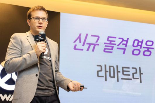 존 스펙터 커머셜 리더