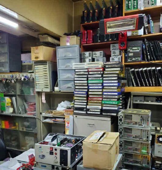 쌓여있는 MVS 팩들을 보라! 콜렉터분들 지금도 늦지 않았다. 엘바전자로 달려가시라