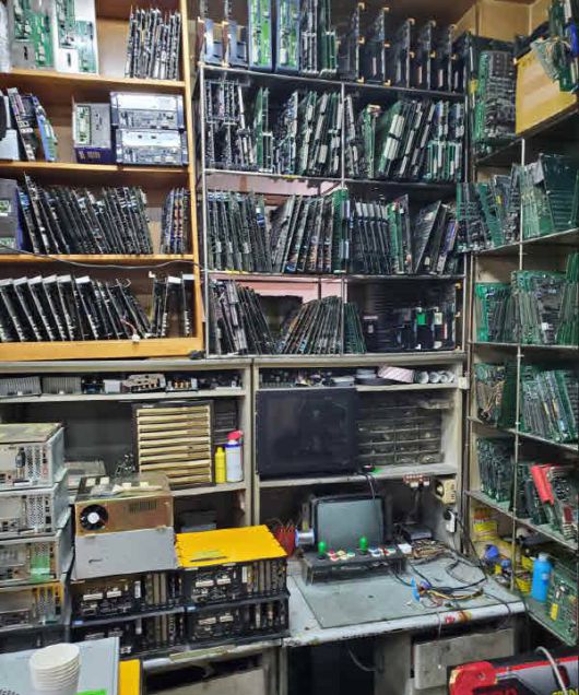 엘바전자 내부 모습. 이 기판들을 보고 설레인다면.. 당신은 이미 중증 기판 덕후이다